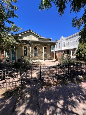 Pet Friendly - Charming Curtis Park Townhome 1 Bed, 1 Bath with Modern Touches – photo 1