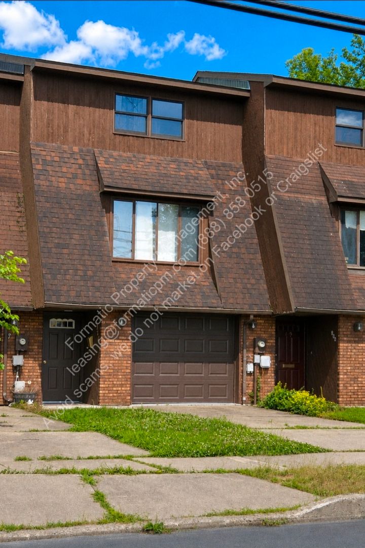Kingston House: 157 N Gates Ave