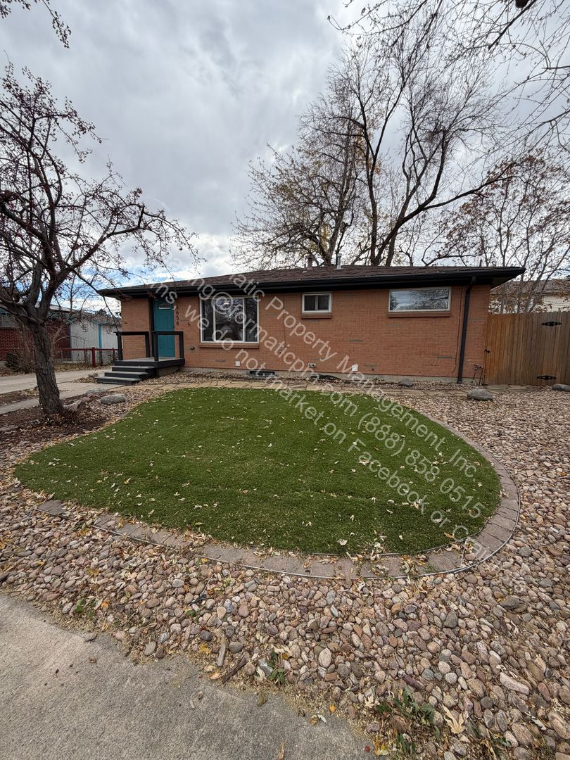 Arvada House: 6656 W 61st Ave