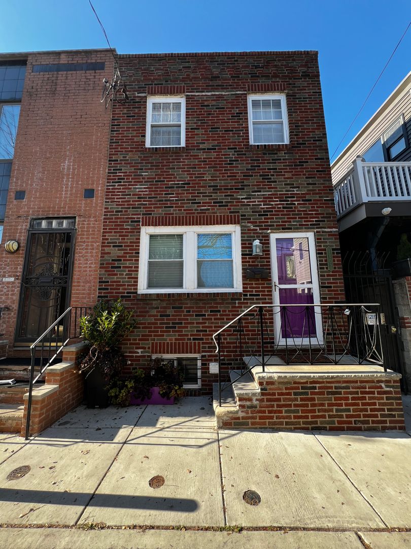 Philadelphia House: 1802 S Juniper St