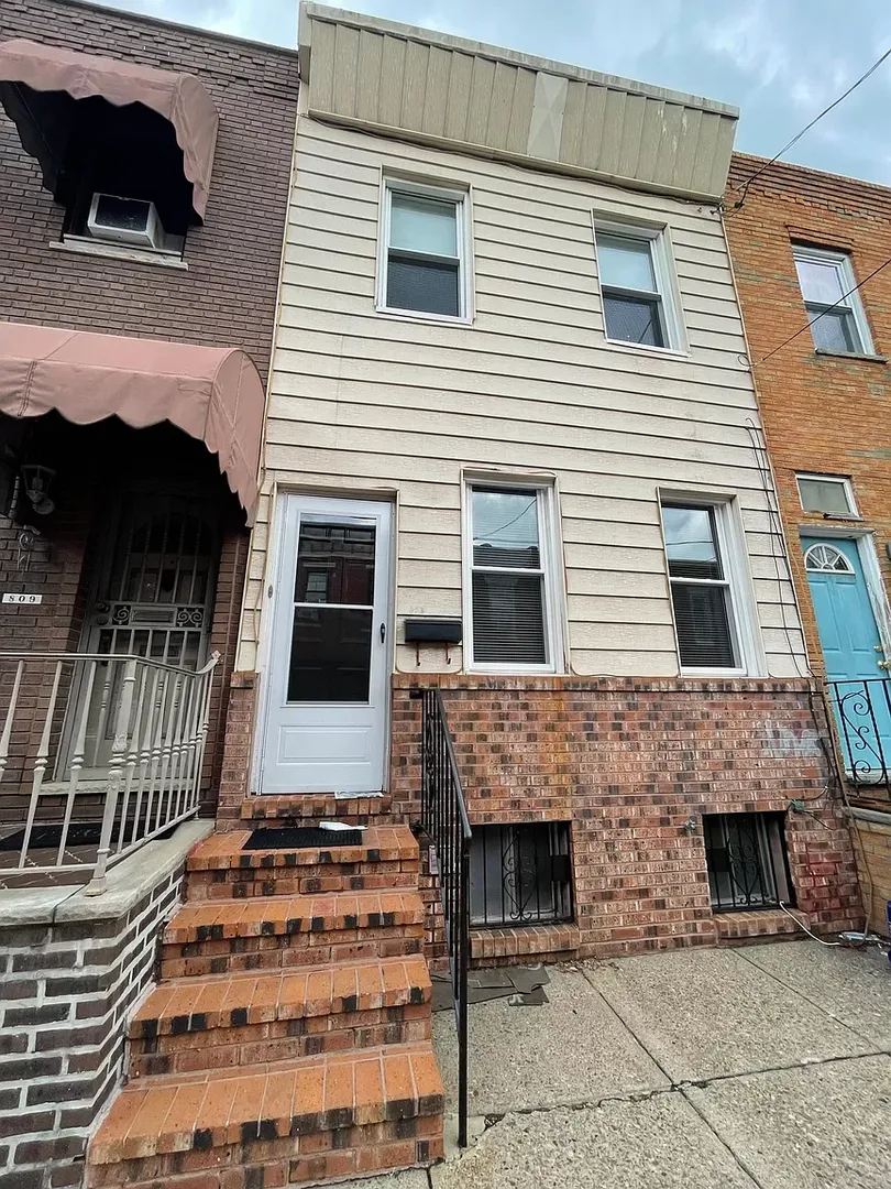 Philadelphia House: 807 Greenwich St