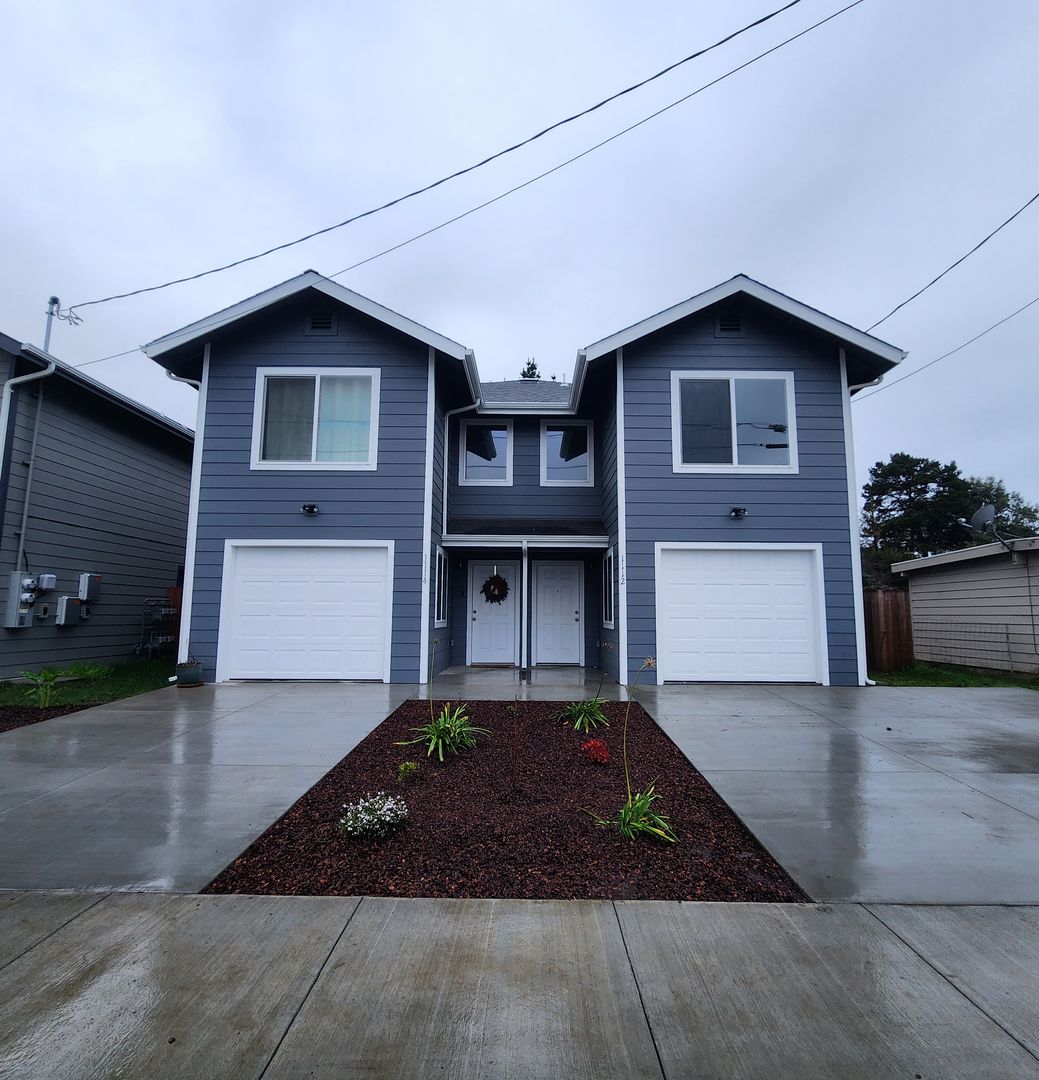 McKinleyville Townhome: 1112-1118 Sun Rd.