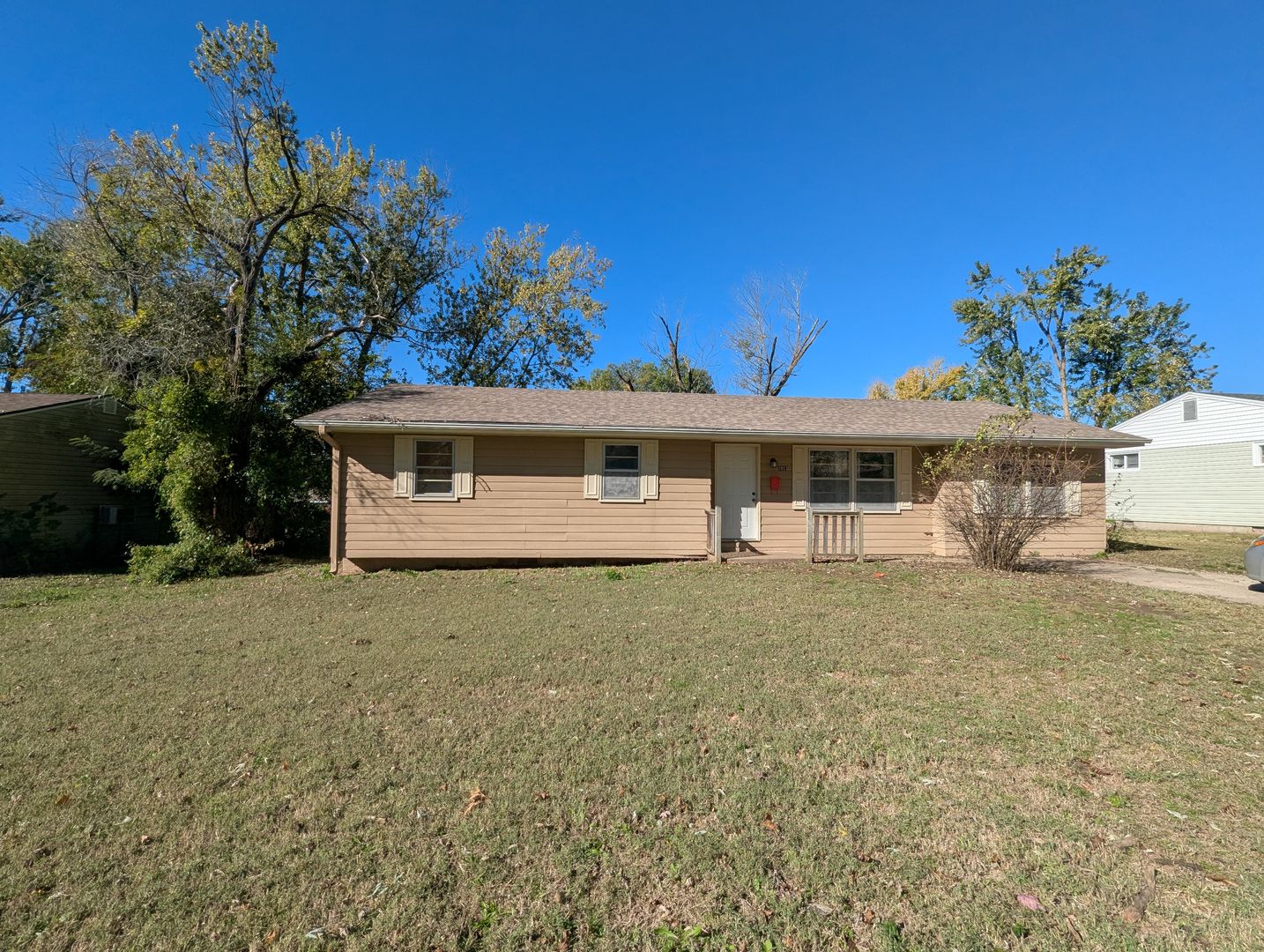 Now Leasing – 1013 N West, Nevada, MO