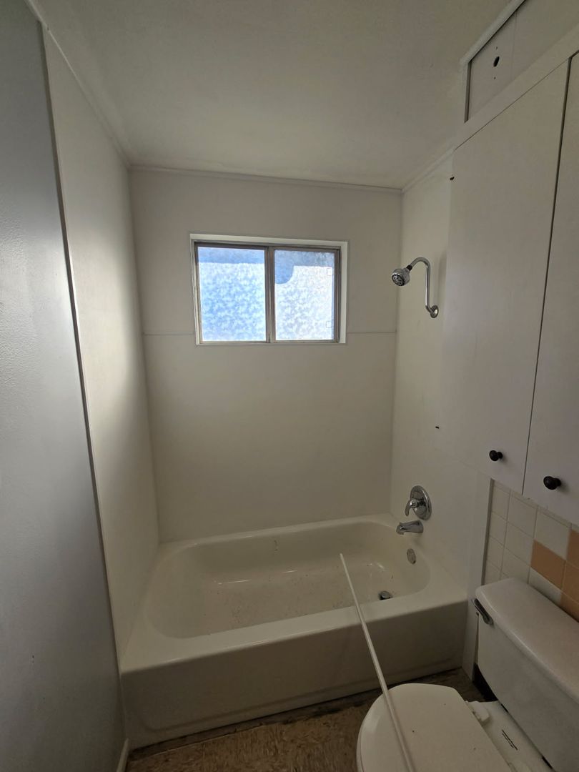 Updated 1BR | Water & Trash Included | Cats & Dogs Welcome | Flexible Lease | Stockton MO 11 of 12