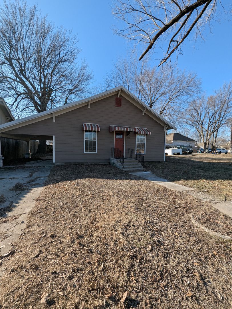 Columbus House: 311 S. Tennessee