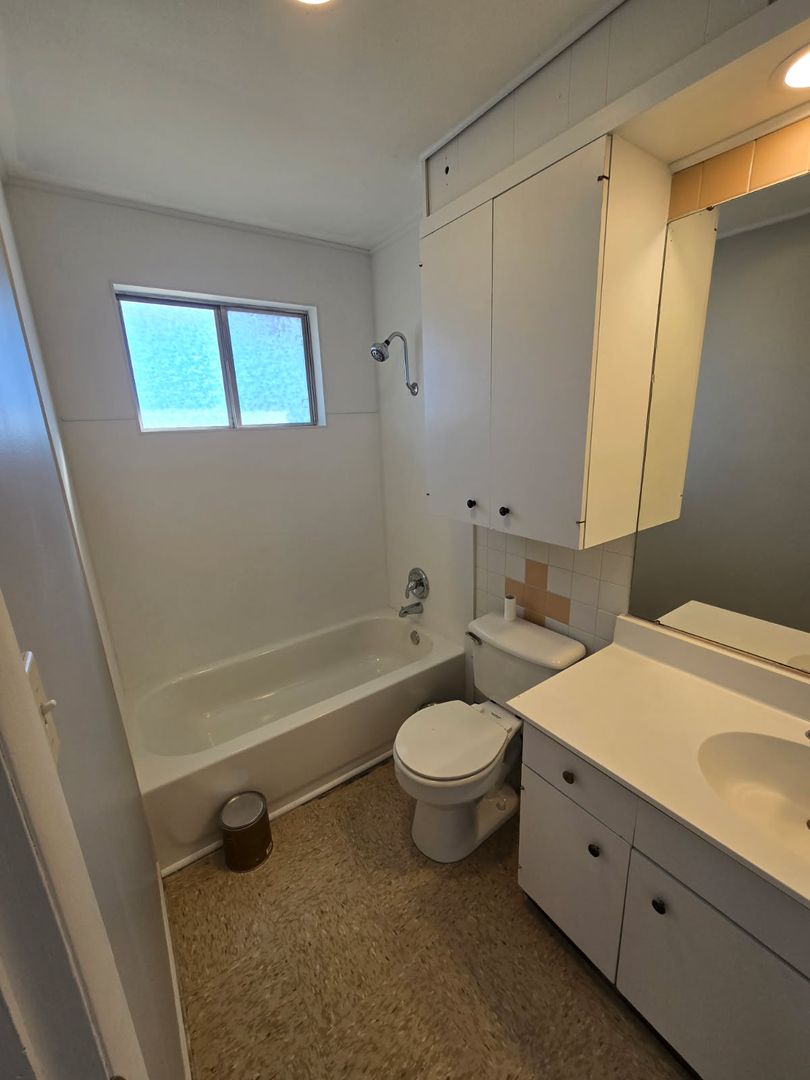 Updated 1BR | Water & Trash Included | Cats & Dogs Welcome | Flexible Lease | Stockton MO 12 of 12