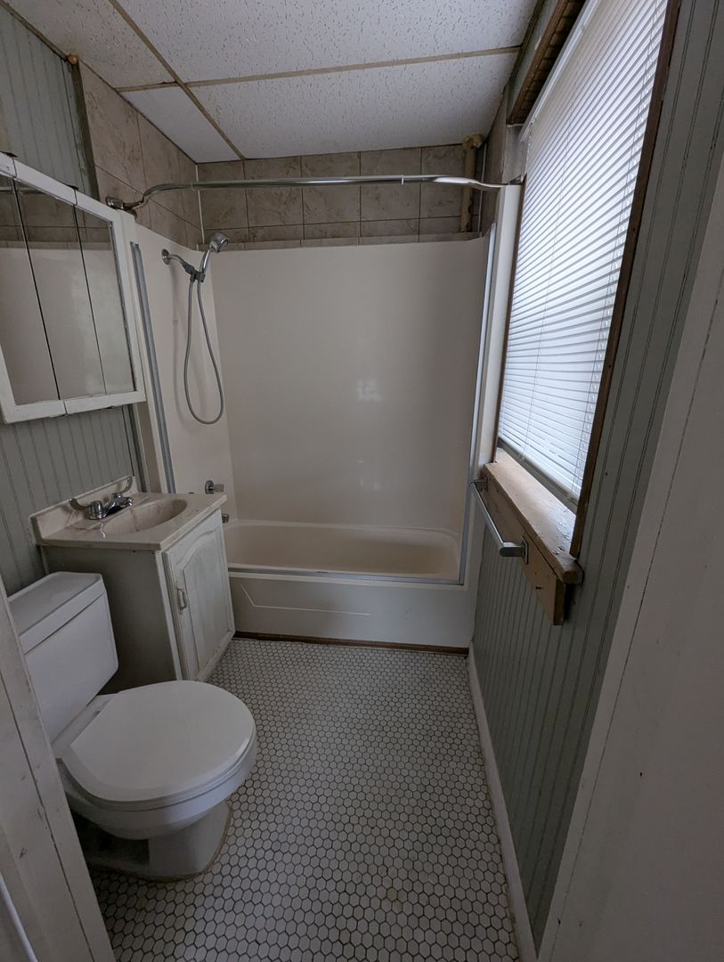 Pittsburg Apartment: 415 S. Broadway