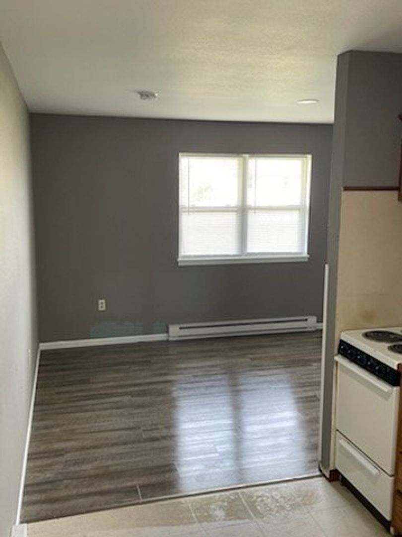 Cozy 2 Bed, 1 Bath Apartment! Ready To Go! 8 of 8