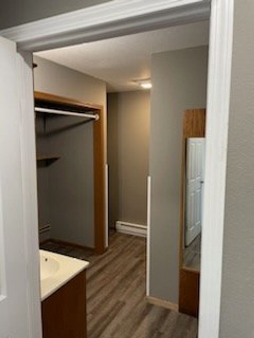 Cozy 2 Bed, 1 Bath Apartment! Ready To Go! 6 of 8