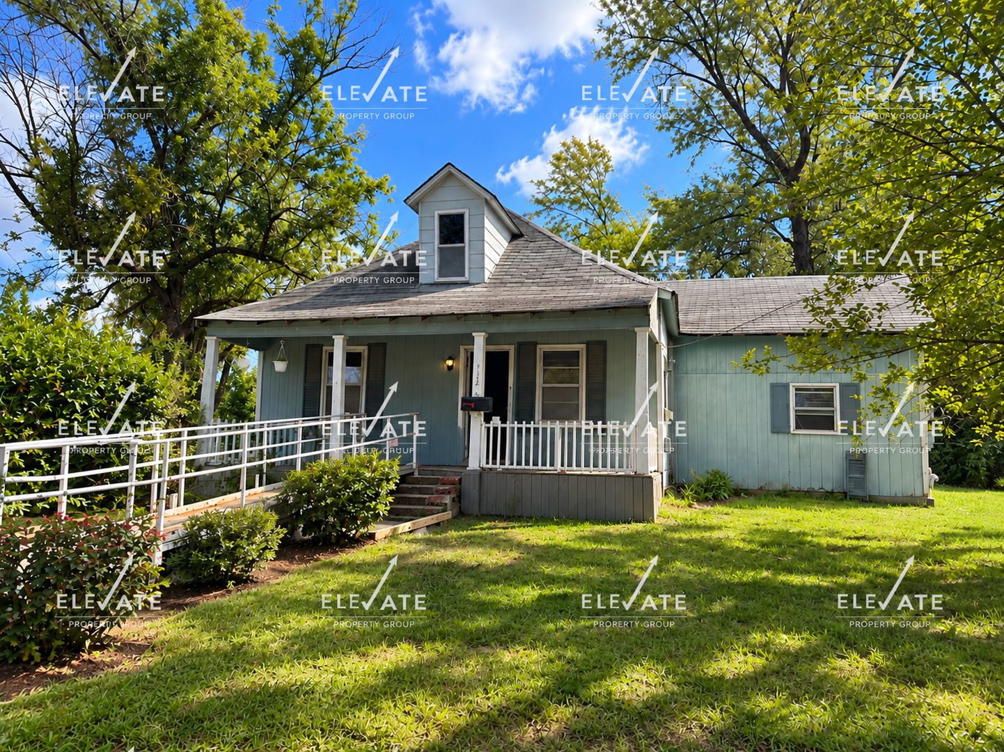 Nevada House: 302 N Oak