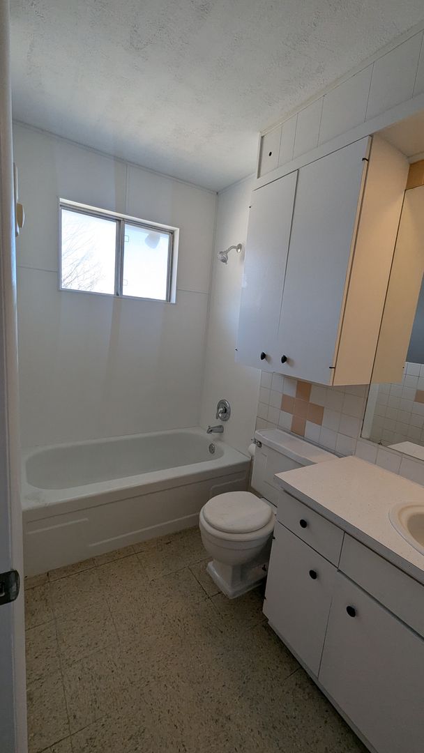 1 Bed 1 Bath | Stockton MO | $725 Month | Close to Lake 3 of 9