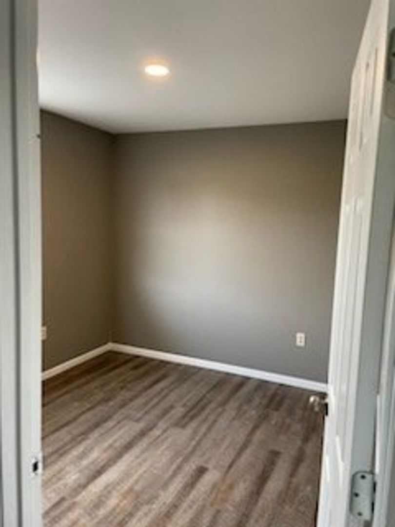 Cozy 2 Bed, 1 Bath Apartment! Ready To Go! 4 of 8