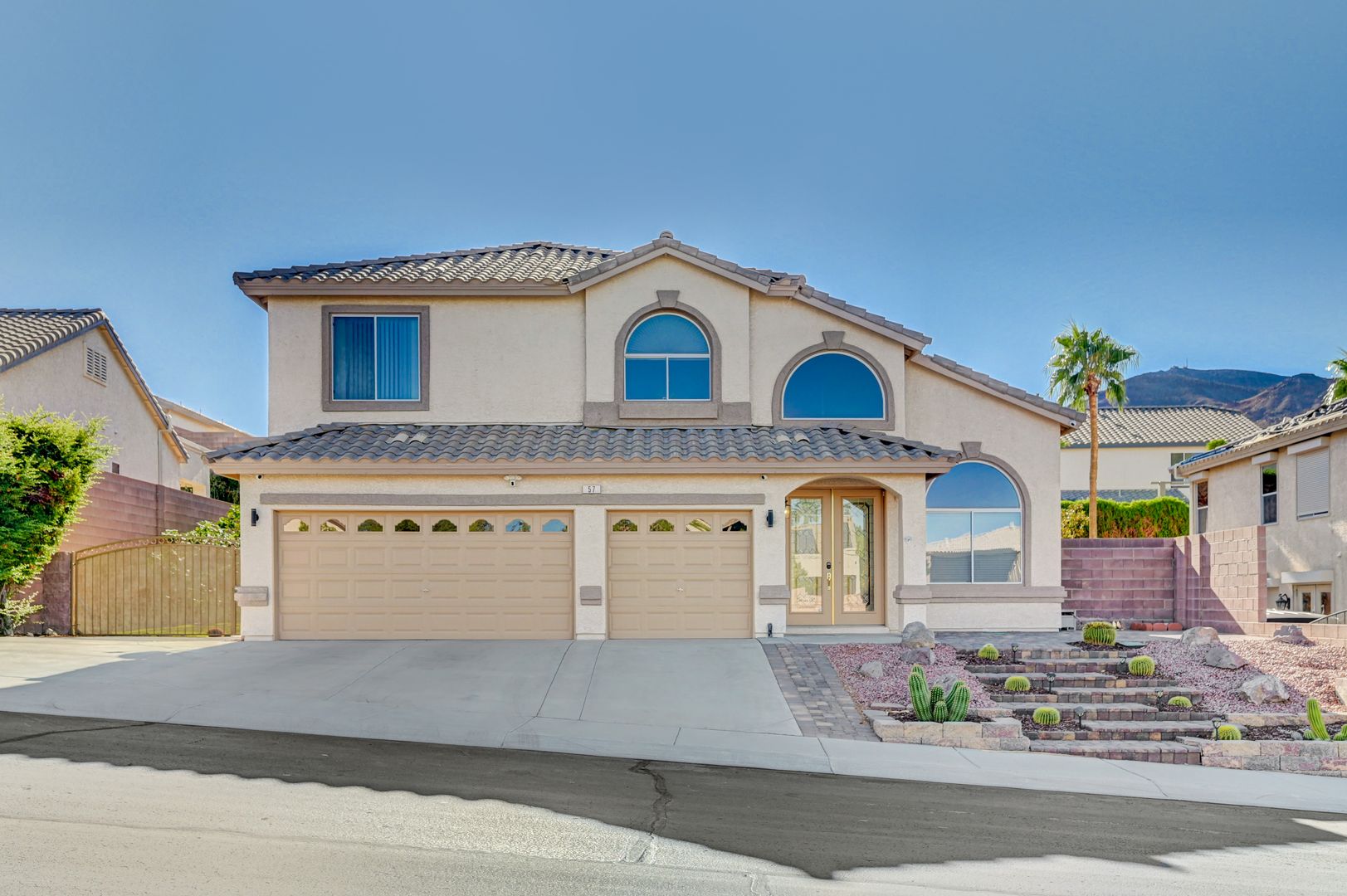 Henderson House: 57 Voltaire Ave