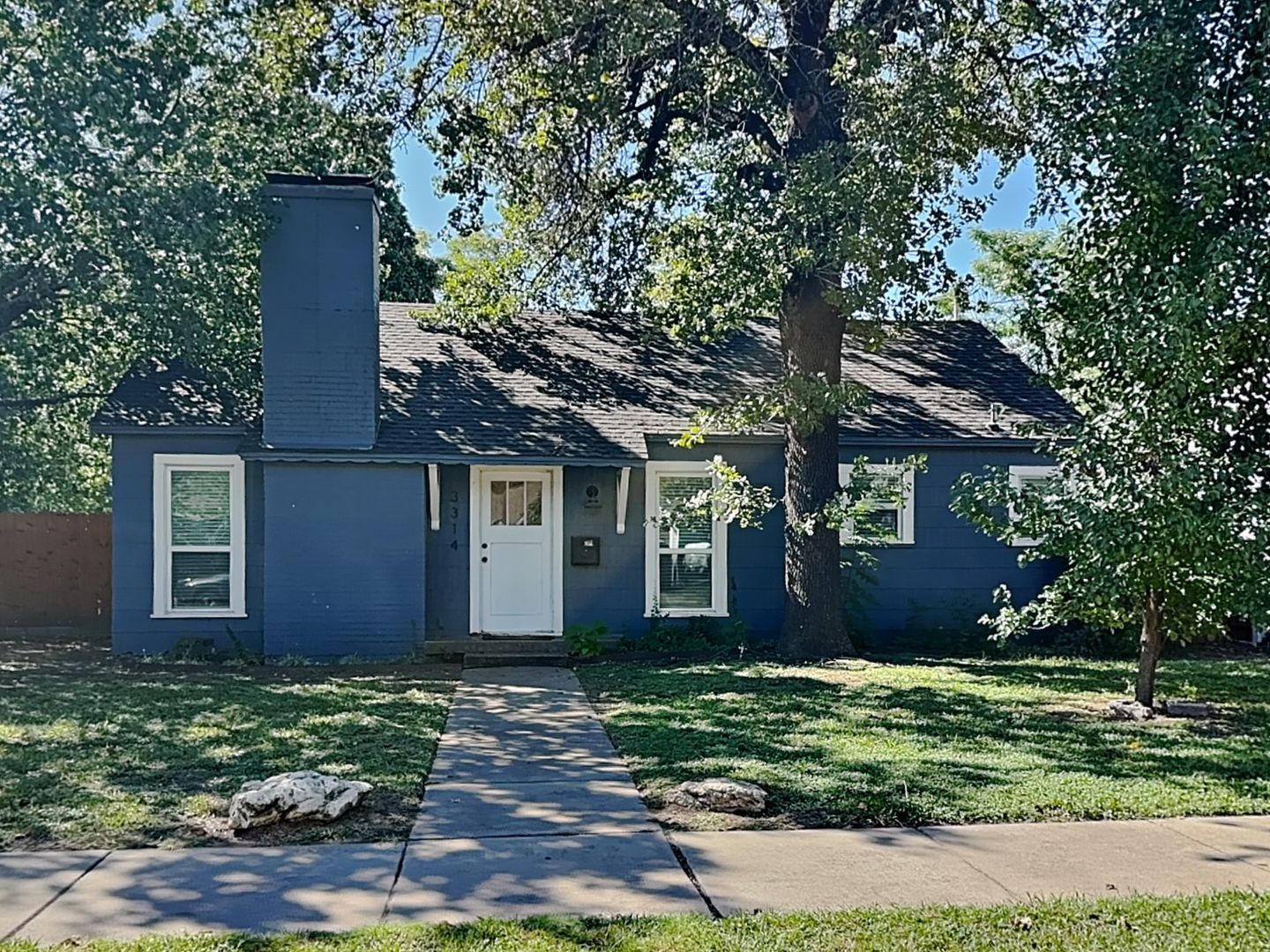 Fort Worth House: 3314 Clary Ave