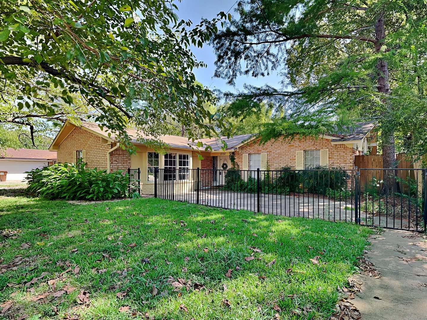 Denton House: 2732 Foxcroft Cir