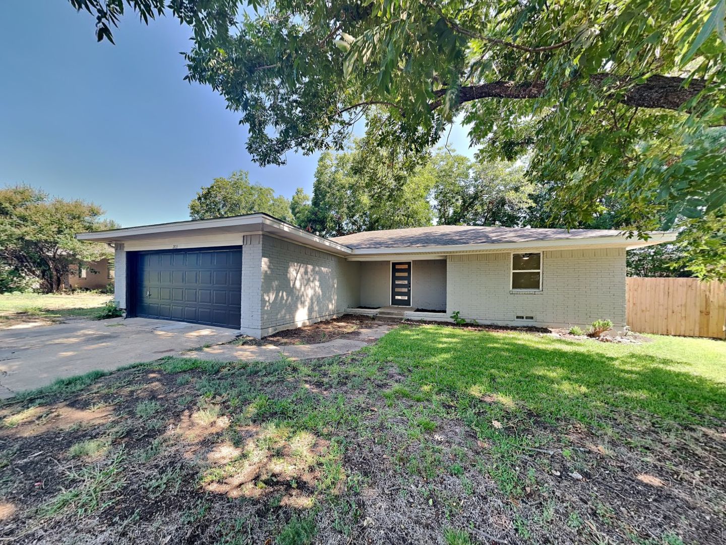 Allen House: 203 Watson Drive