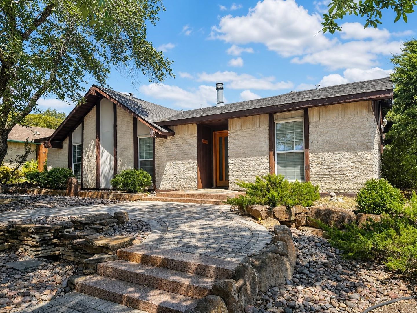 Dallas House: 11067 Wallbrook Drive