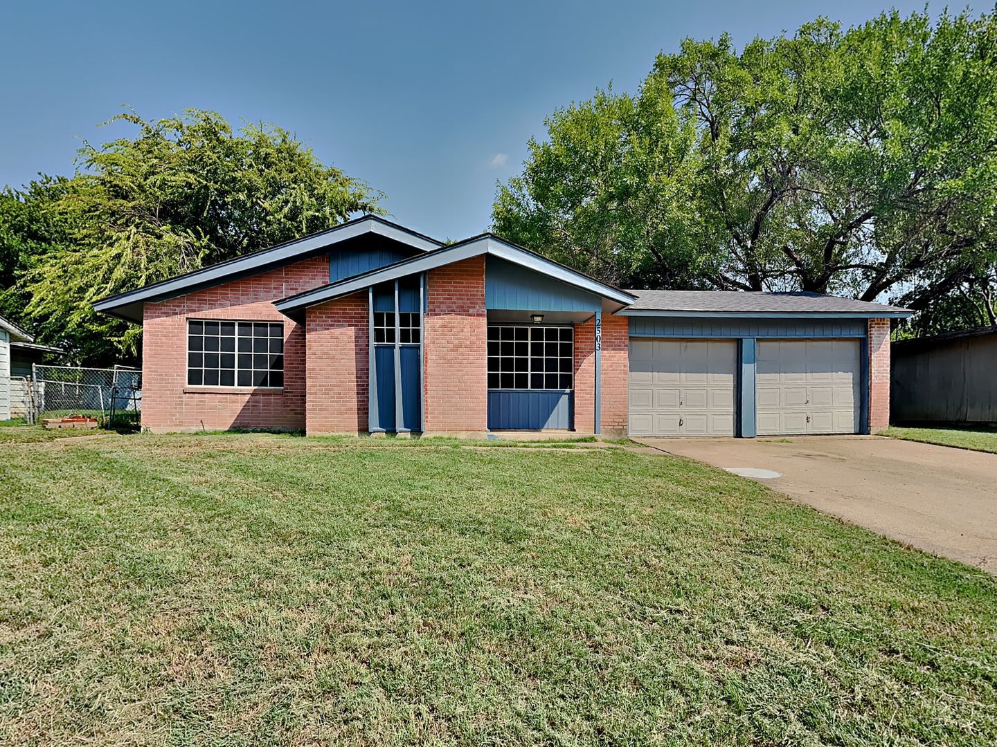 Arlington House: 2503 Roberts Cir