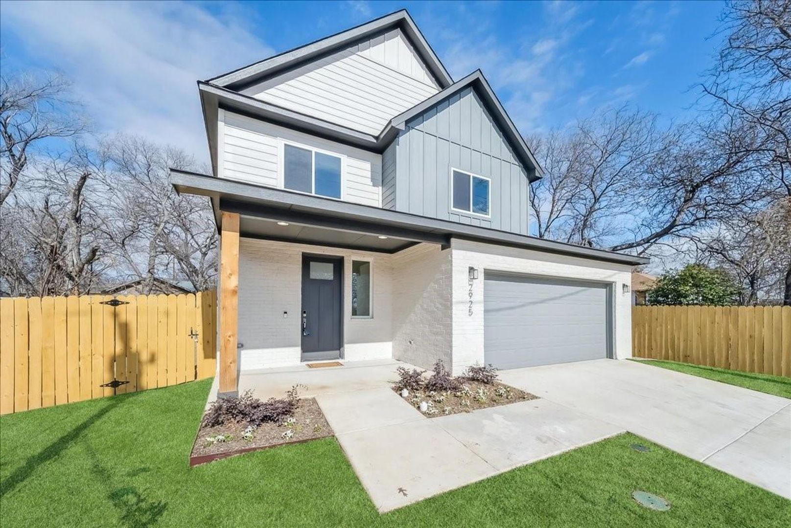 Fort Worth House: 2925 Lasalle Street