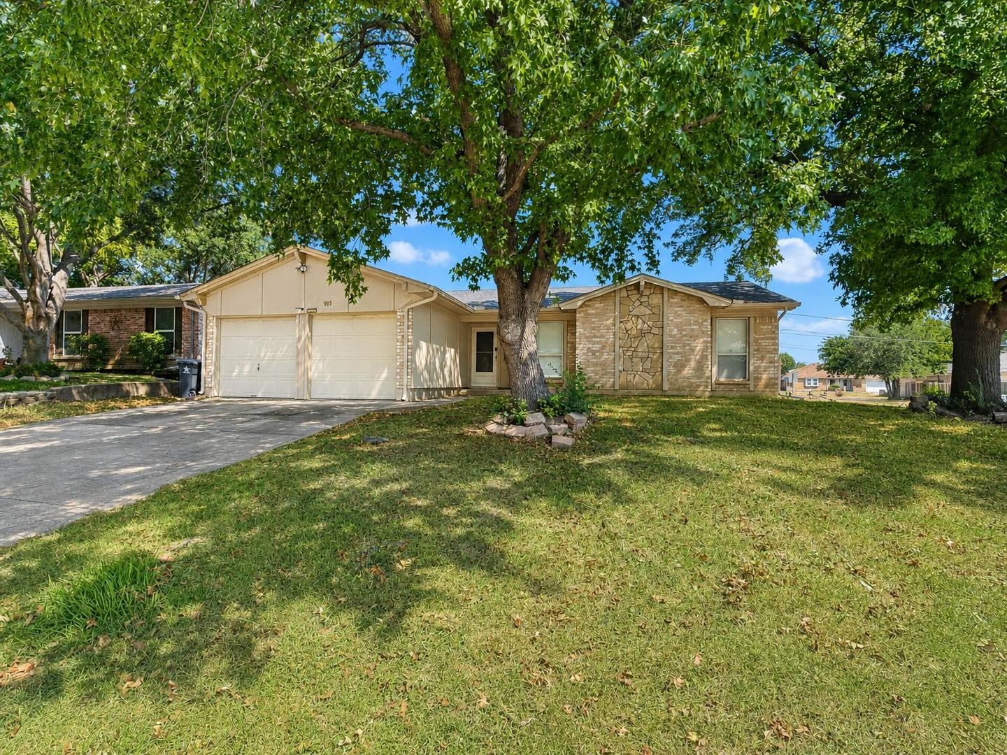 Arlington House: 915 Lemon Tree Drive