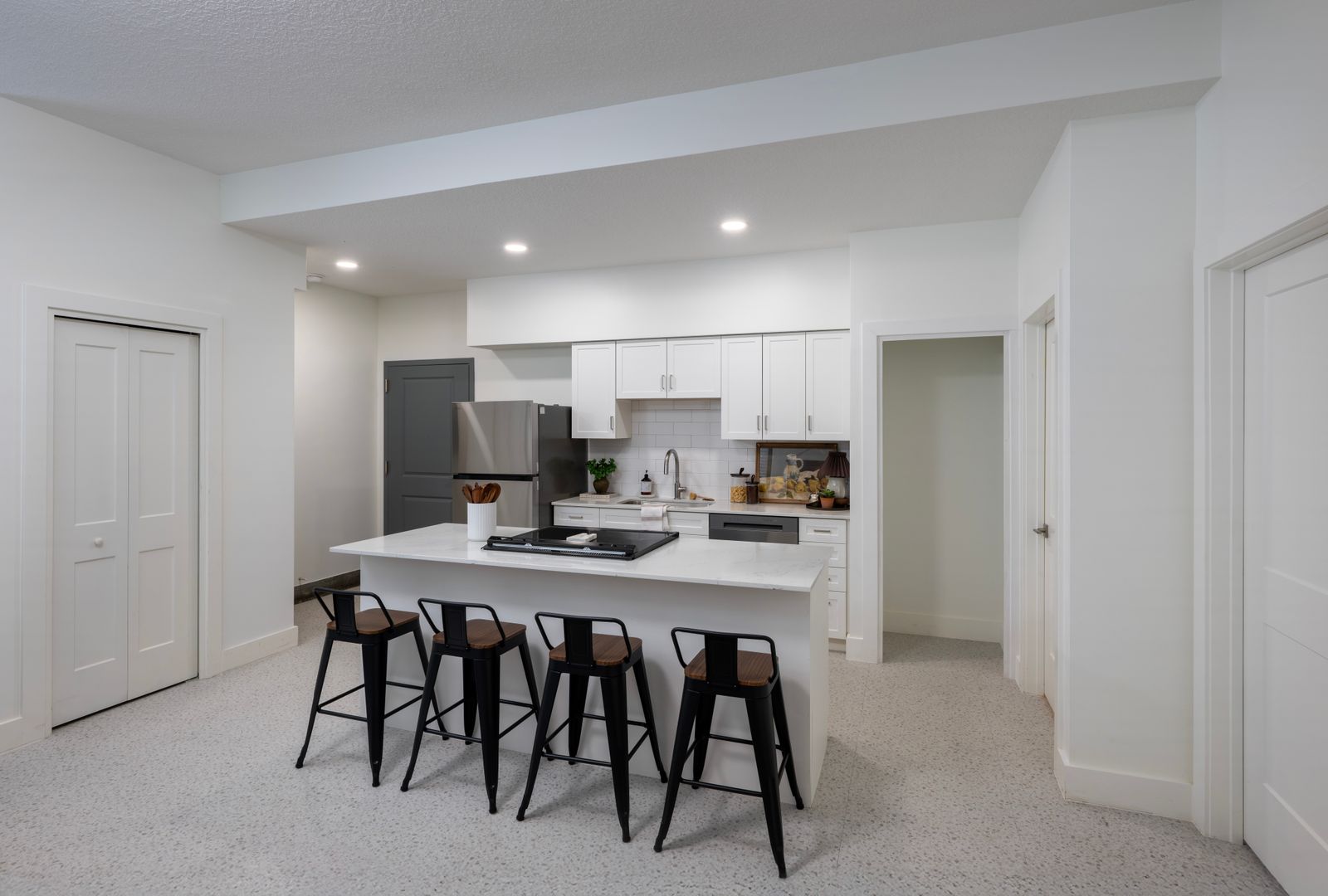 Fort Wayne Apartment: 835 Van Buren St