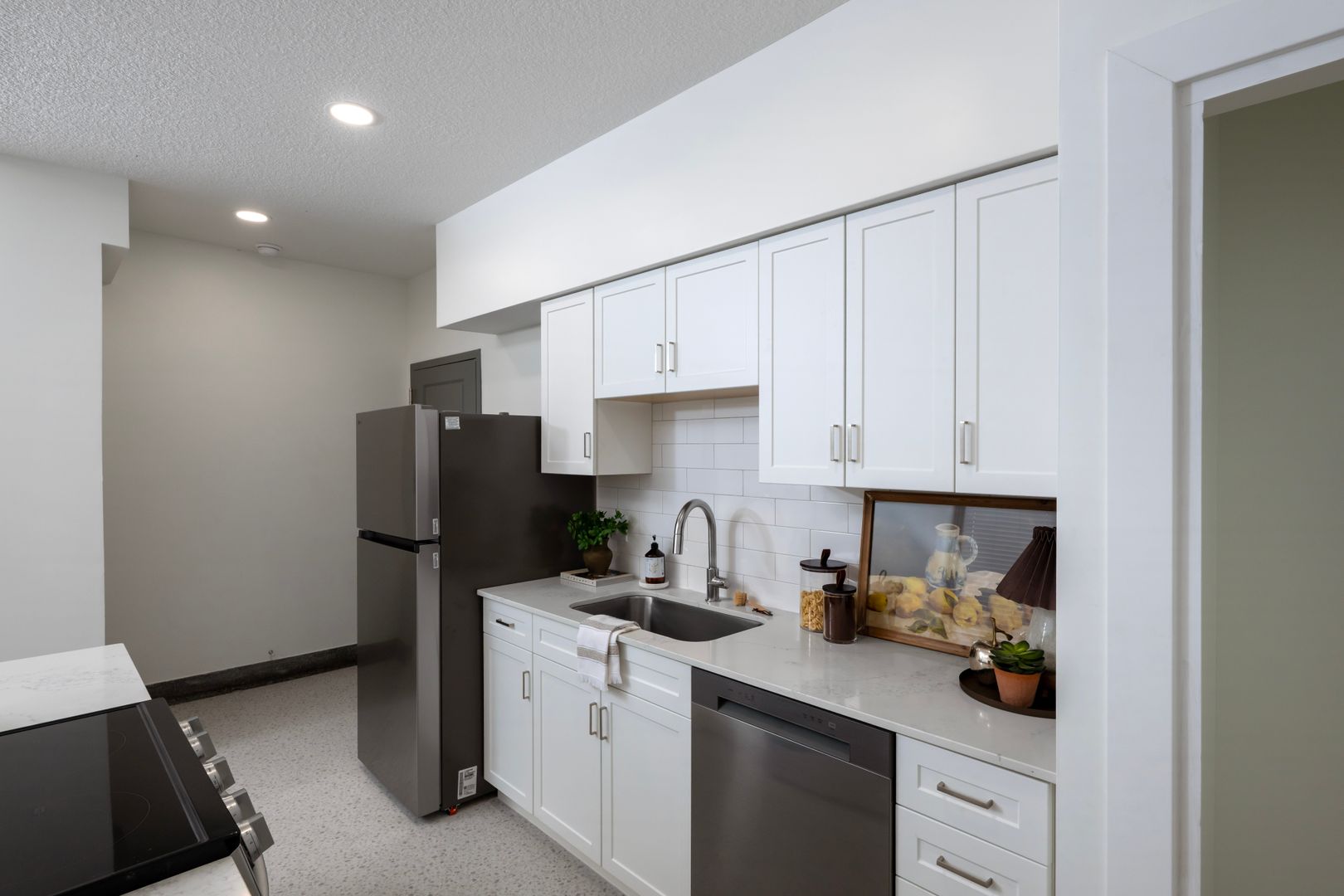 Fort Wayne Apartment: 835 Van Buren St