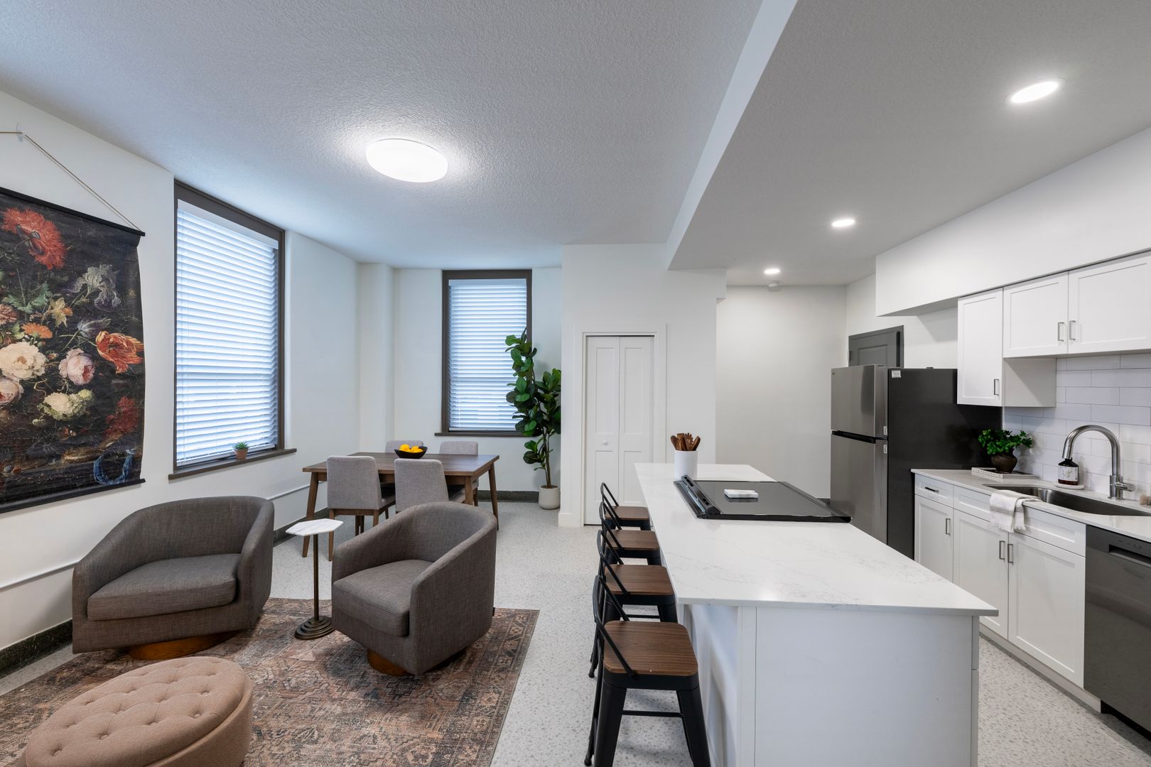 Fort Wayne Apartment: 835 Van Buren St