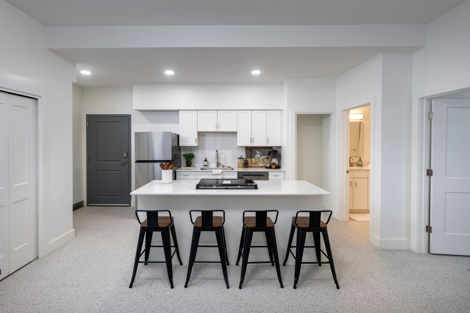 Fort Wayne Apartment: 835 Van Buren St