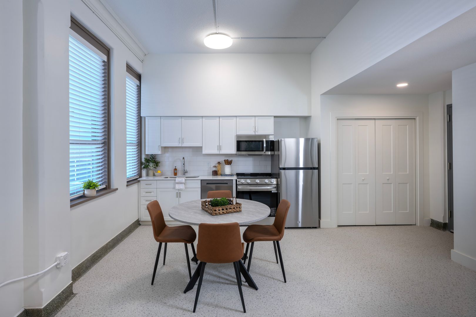 Fort Wayne Apartment: 835 Van Buren St