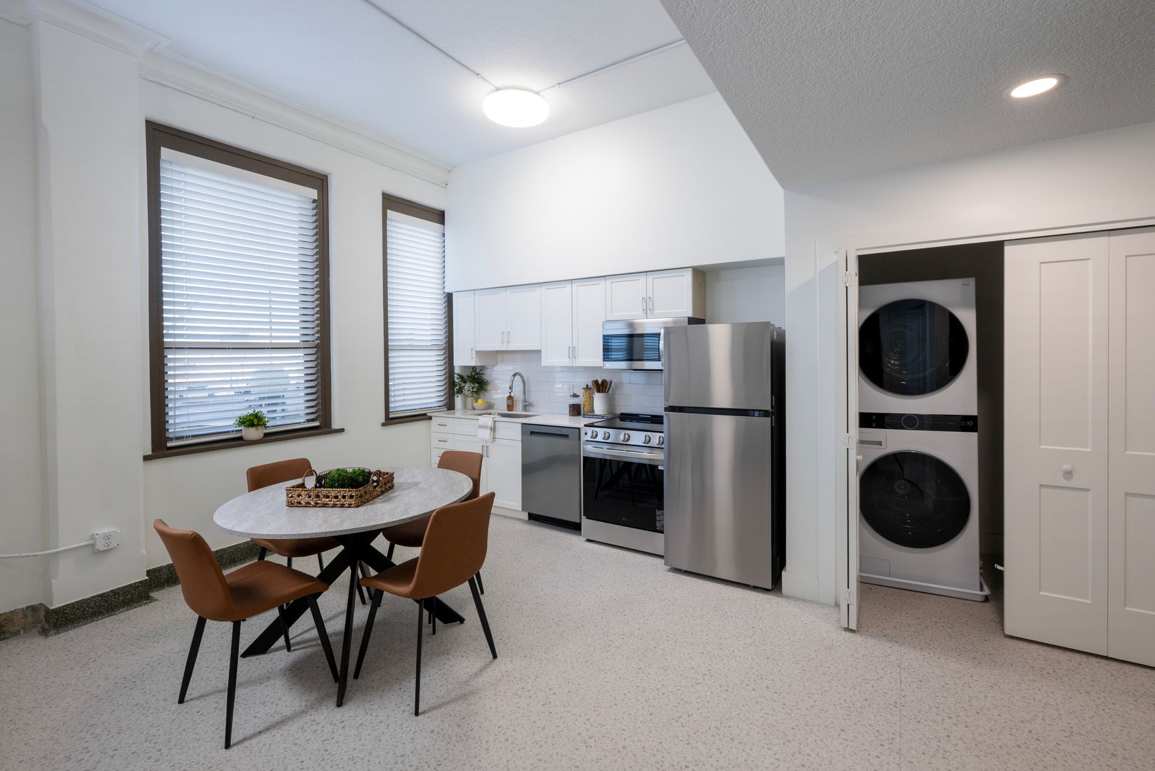 Fort Wayne Apartment: 835 Van Buren St