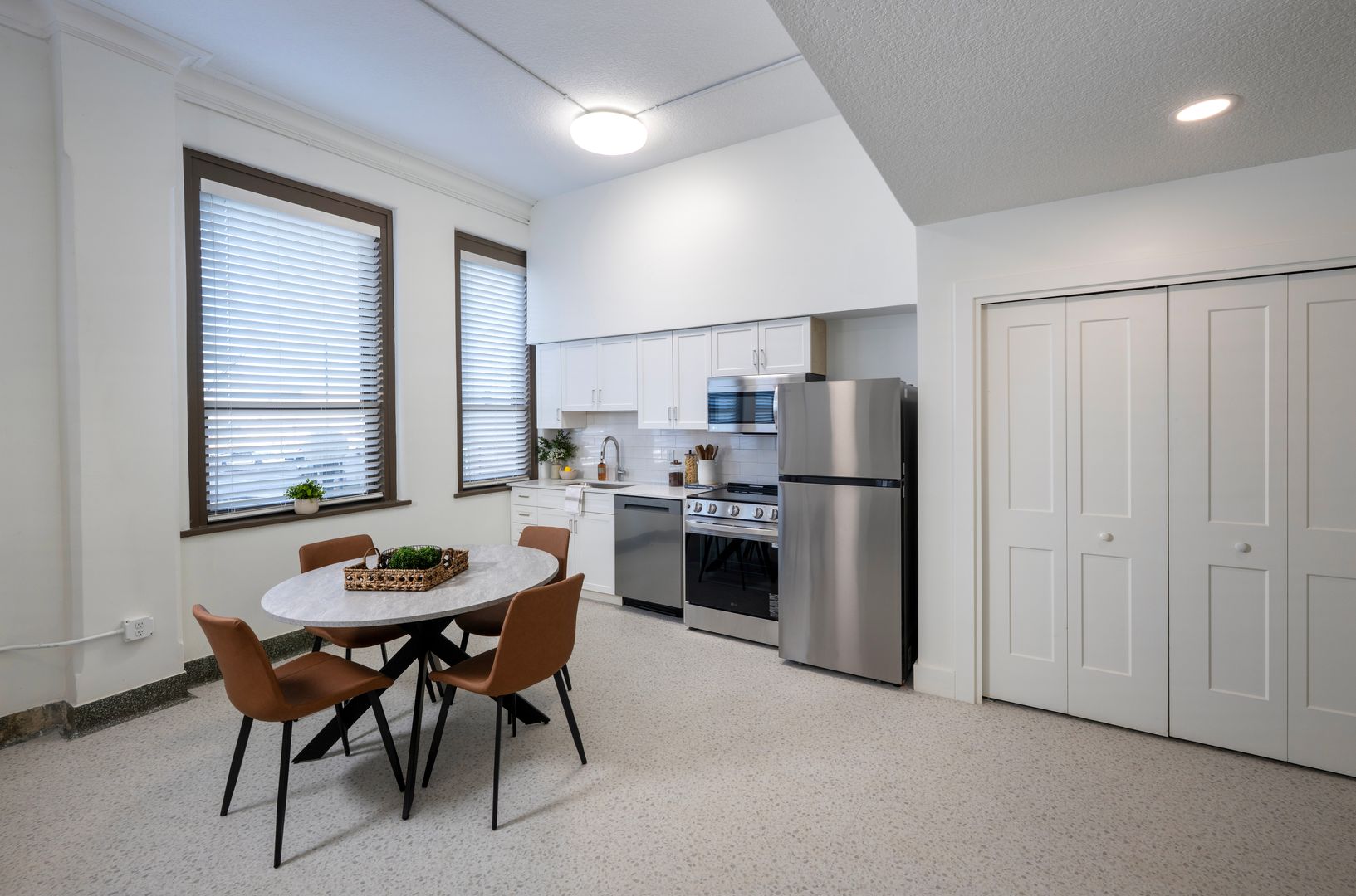 Fort Wayne Apartment: 835 Van Buren St