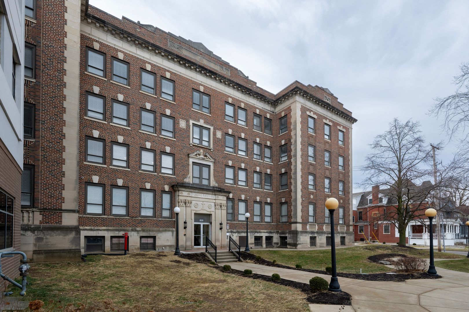 Fort Wayne Apartment: 835 Van Buren St