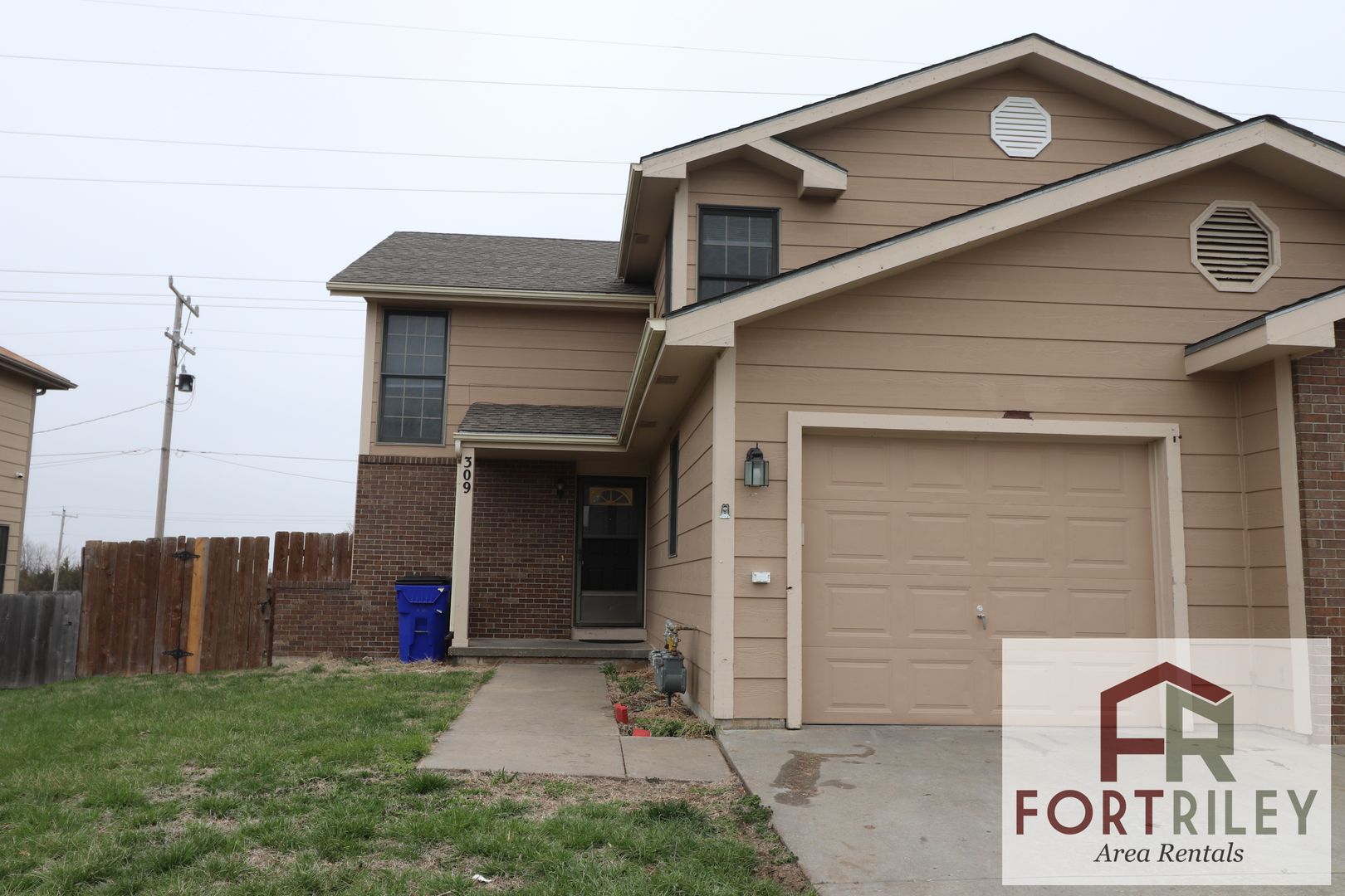 Junction City House: 309 Commanche Dr