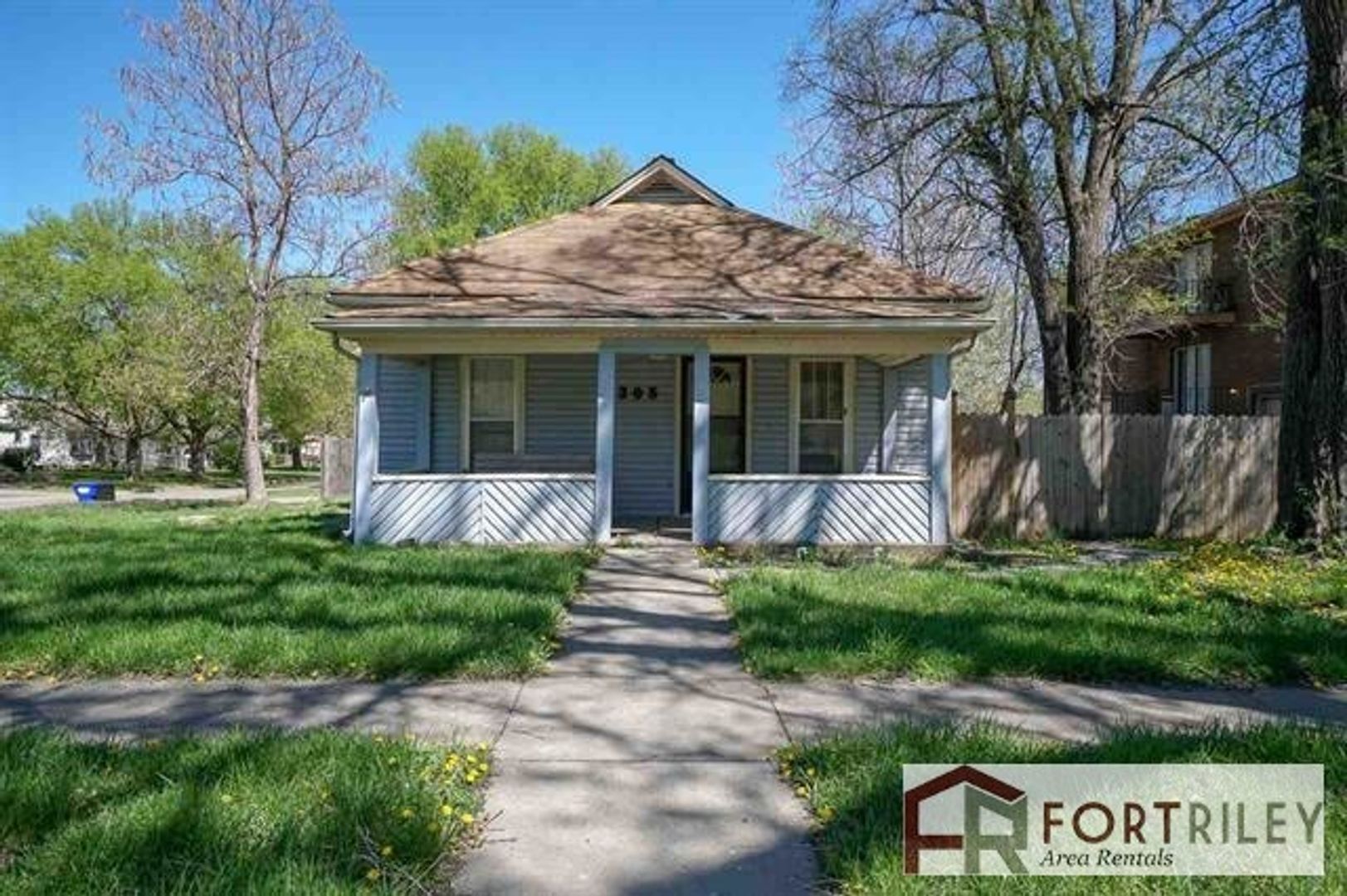 Junction City House: 305 S Jefferson St