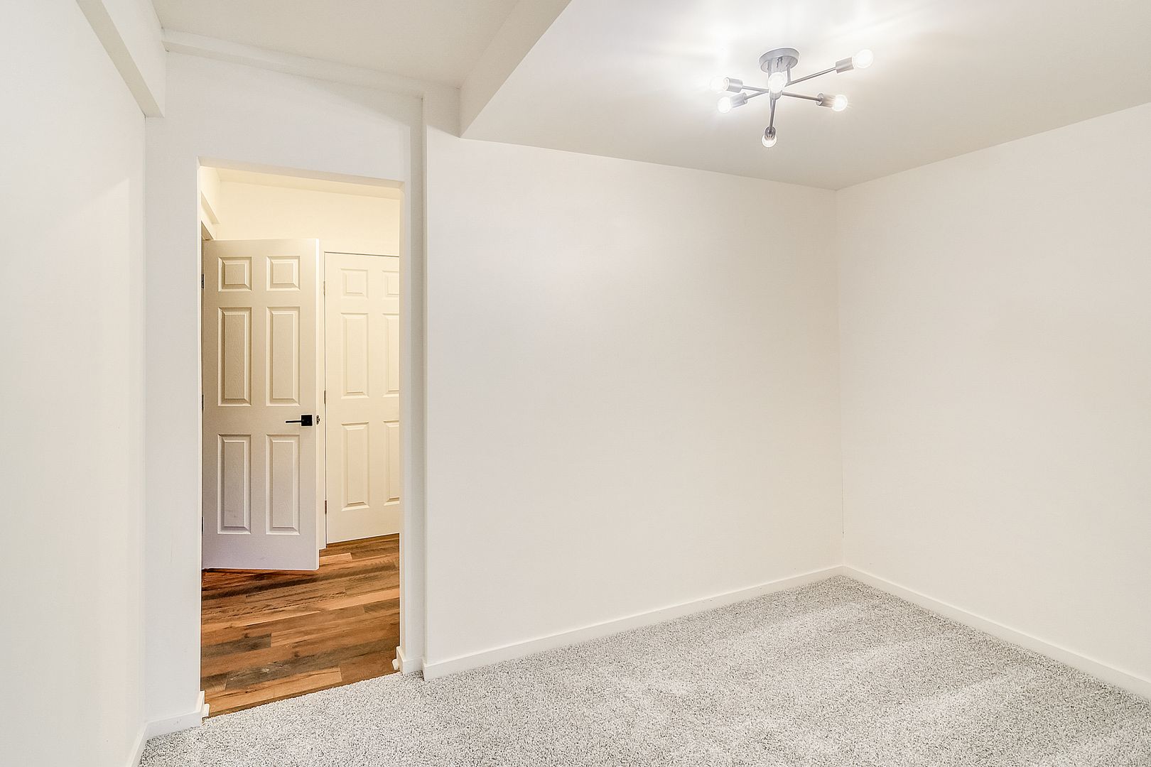 148 N. Aspen St 17 of 31