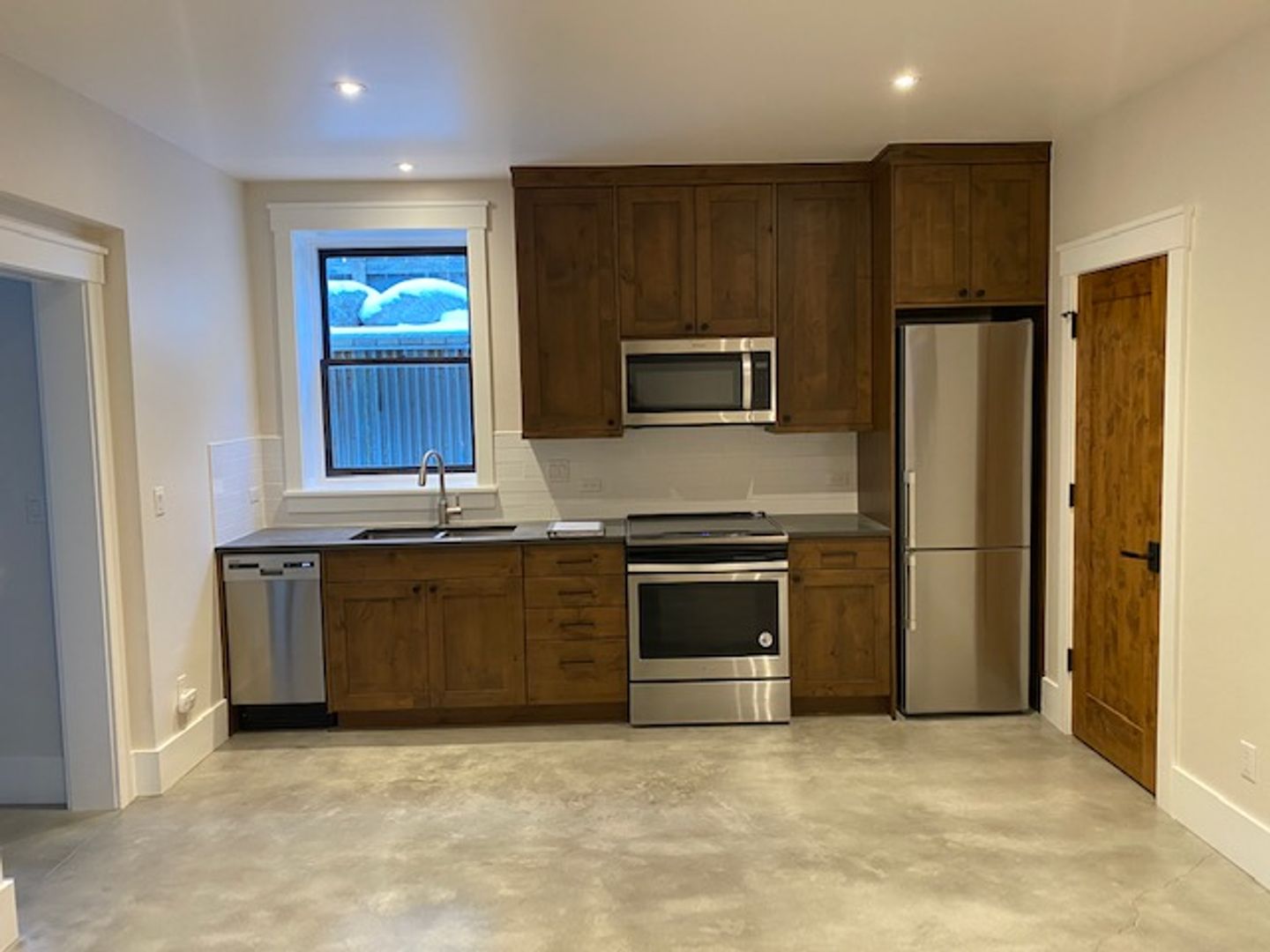 Breckenridge Apartment: 304 E. Washington Rd.