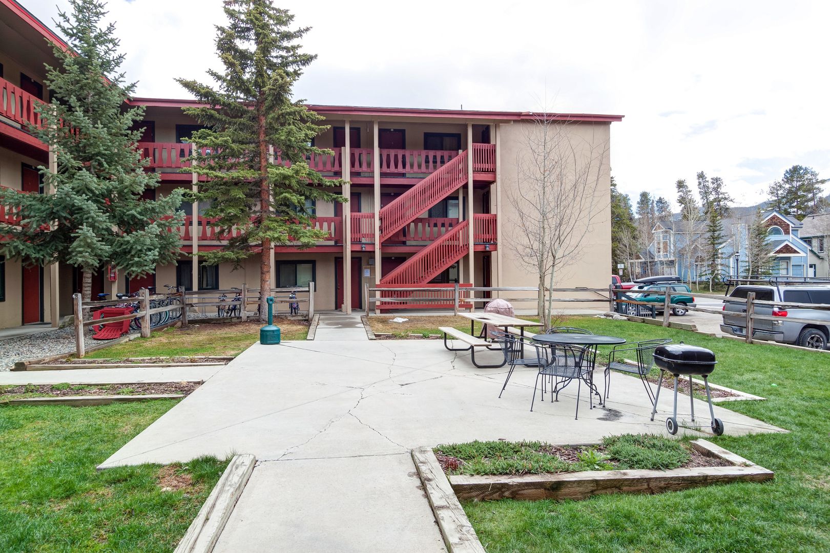 Breckenridge House: 214 S. Harris Street #102