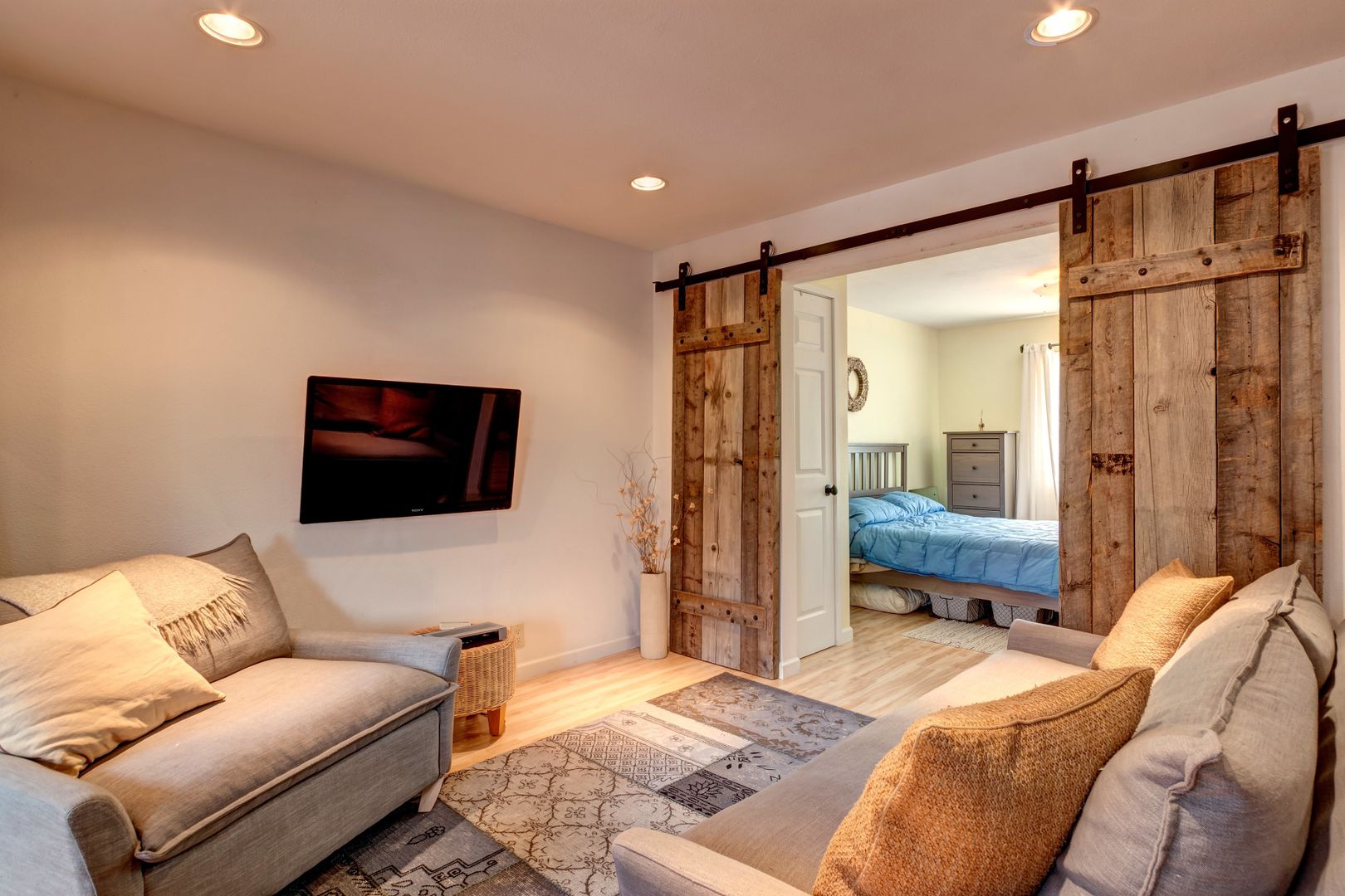 Breckenridge House: 214 S. Harris Street #102