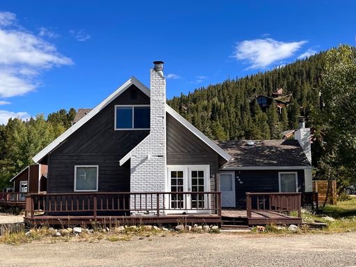 BRECK two living spaces! Fenced backyard! Bus route! Community hot tubs, pool, sauna, volleyball court, and tennis courts! – photo 1