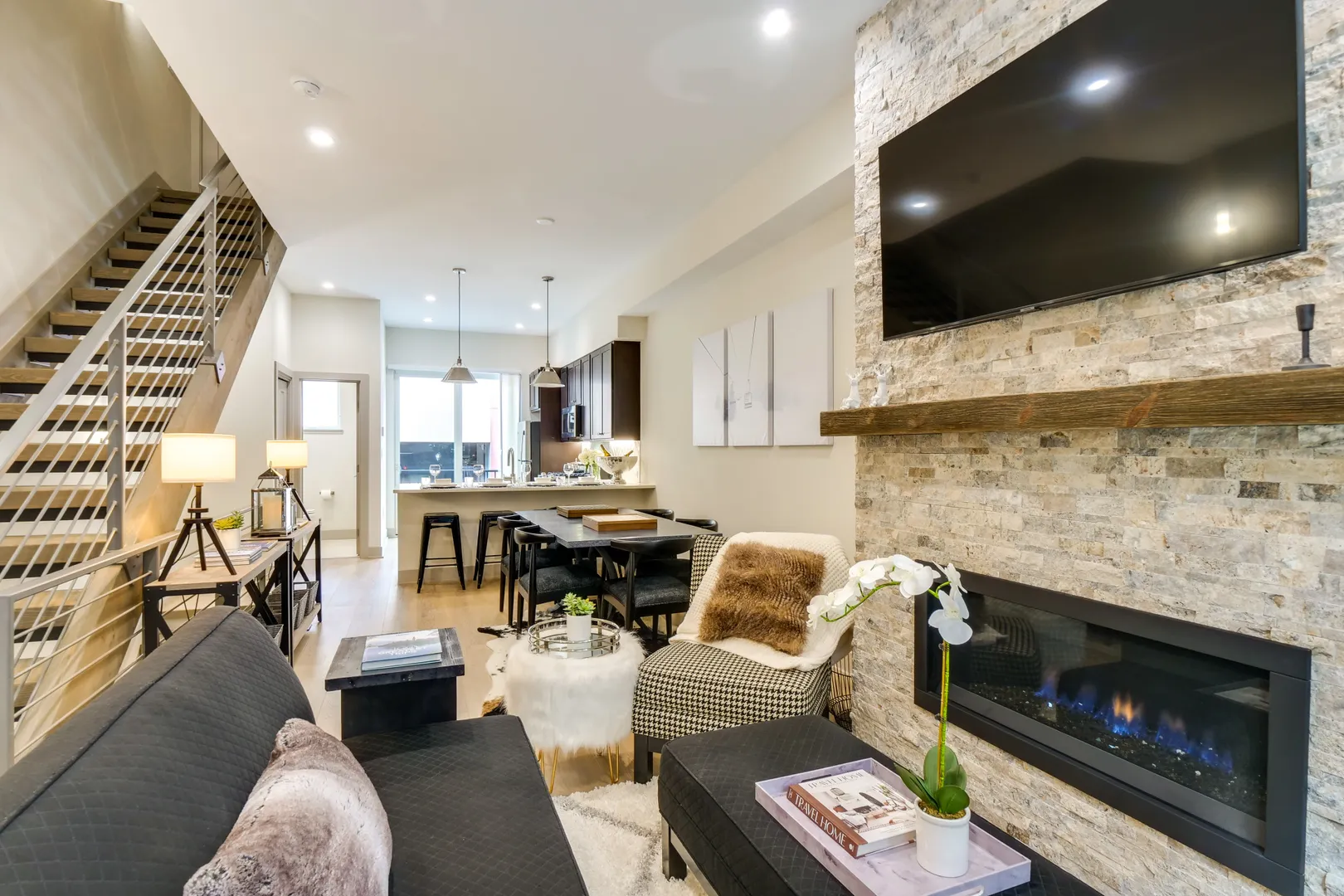 Silverthorne House: 66 W. 3rd St. Unit B