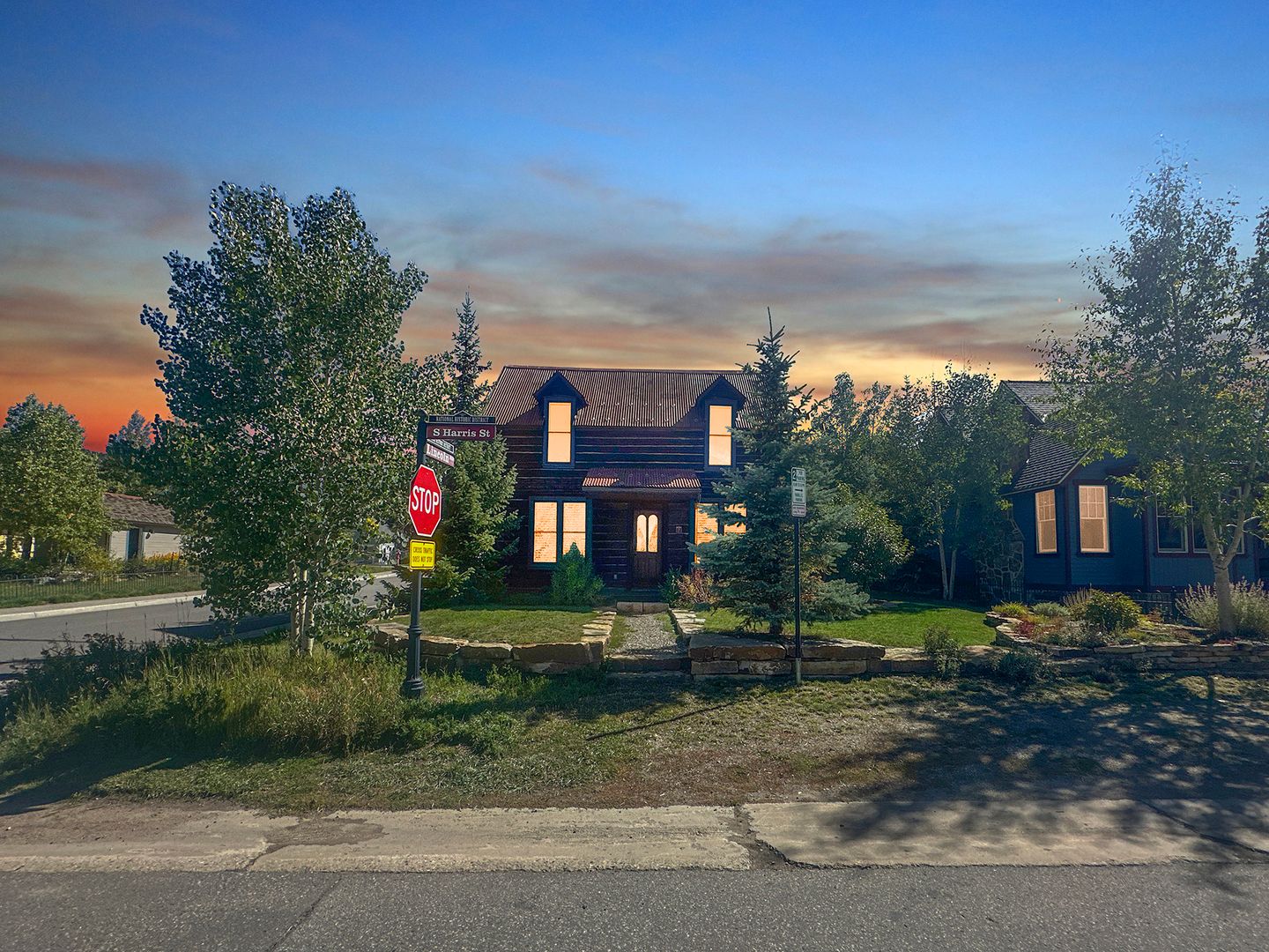 Breckenridge House: 100 S. Harris Street