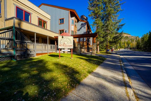In town condo! Walk to gondola! Ski season will be the best! In town 2 bed/2 bath available starting 11/1! – photo 1