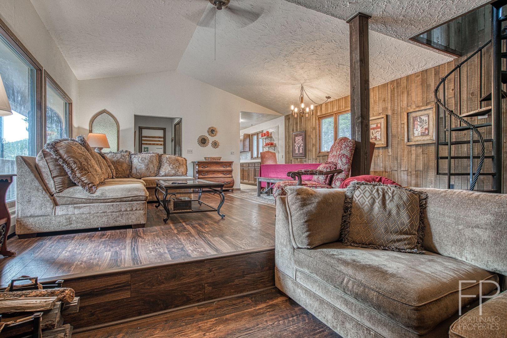 Blue River House: 6596 Highway 9