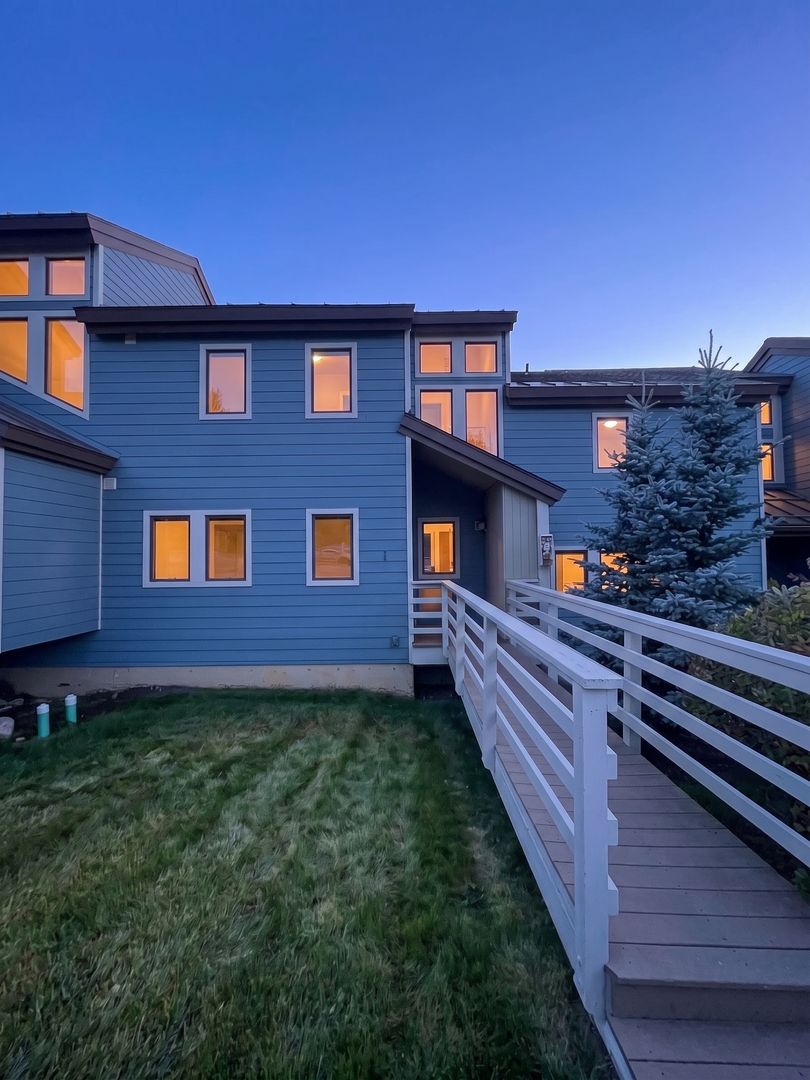 Dillon Townhome: 111 Corinthian Circle