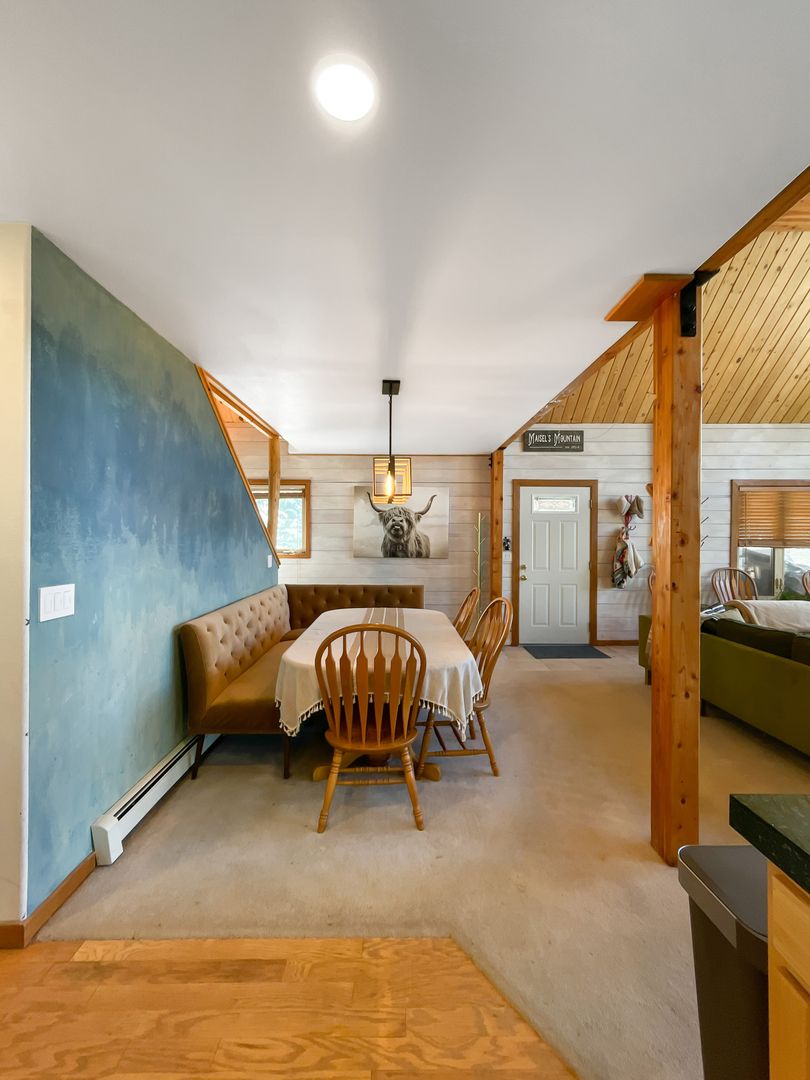 1043 Range Road 9 of 12