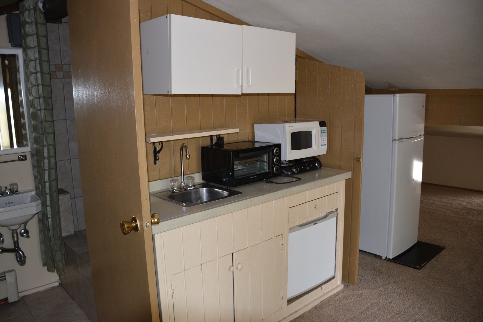 Breckenridge Apartment: 119, 121, 123, 125 Flintstone Lane