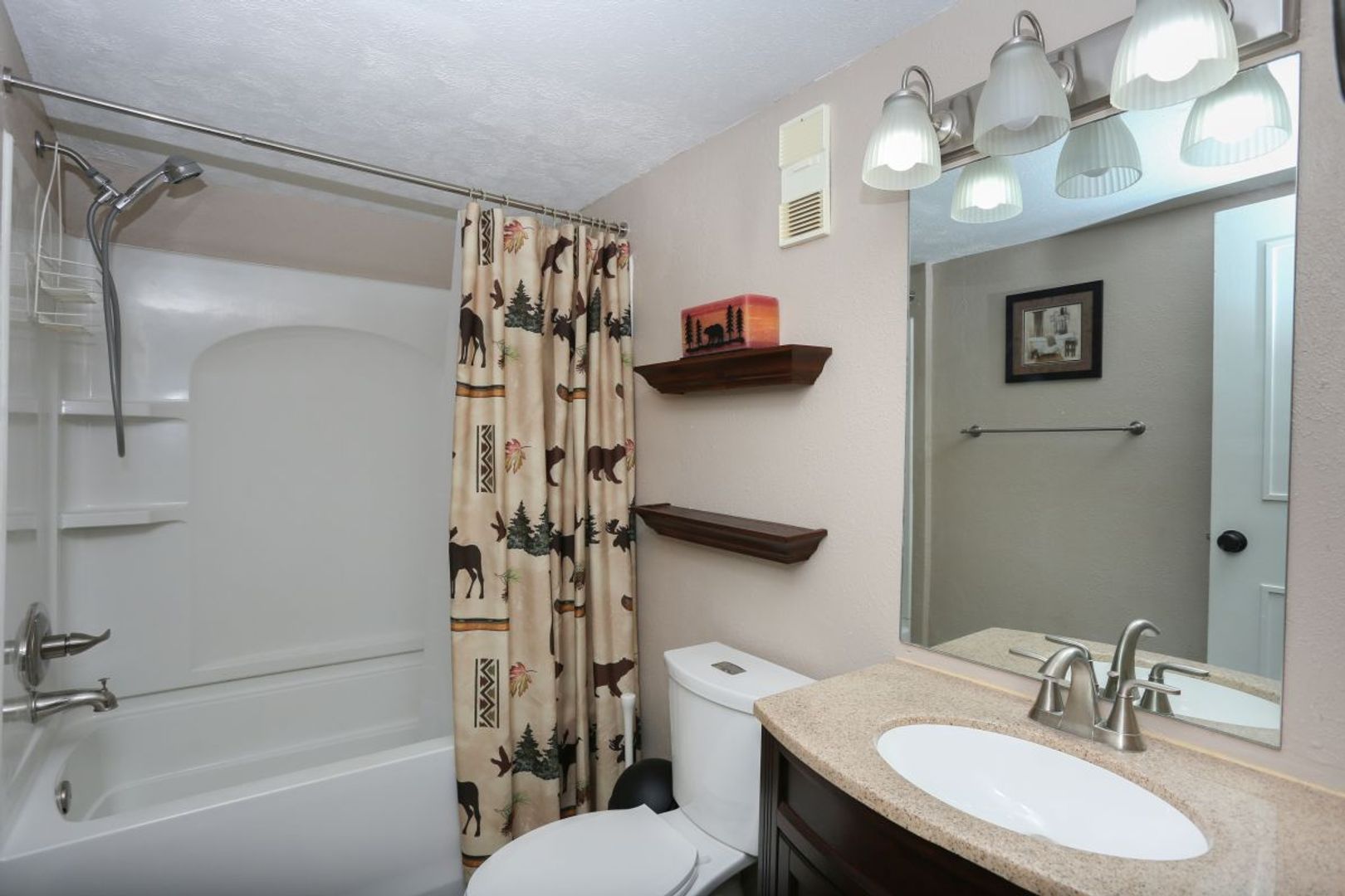 Silverthorne House: 307-A Treehouse