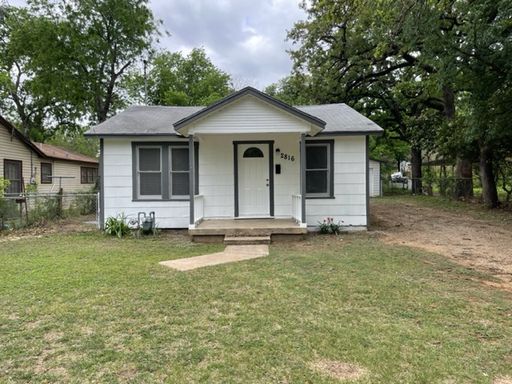 Cozy 2 bed, 1 bath house with large back yard in FW ISD