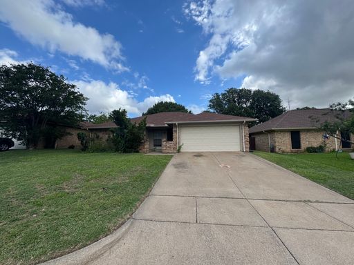 Single Story home in Crowley ISD – photo 1