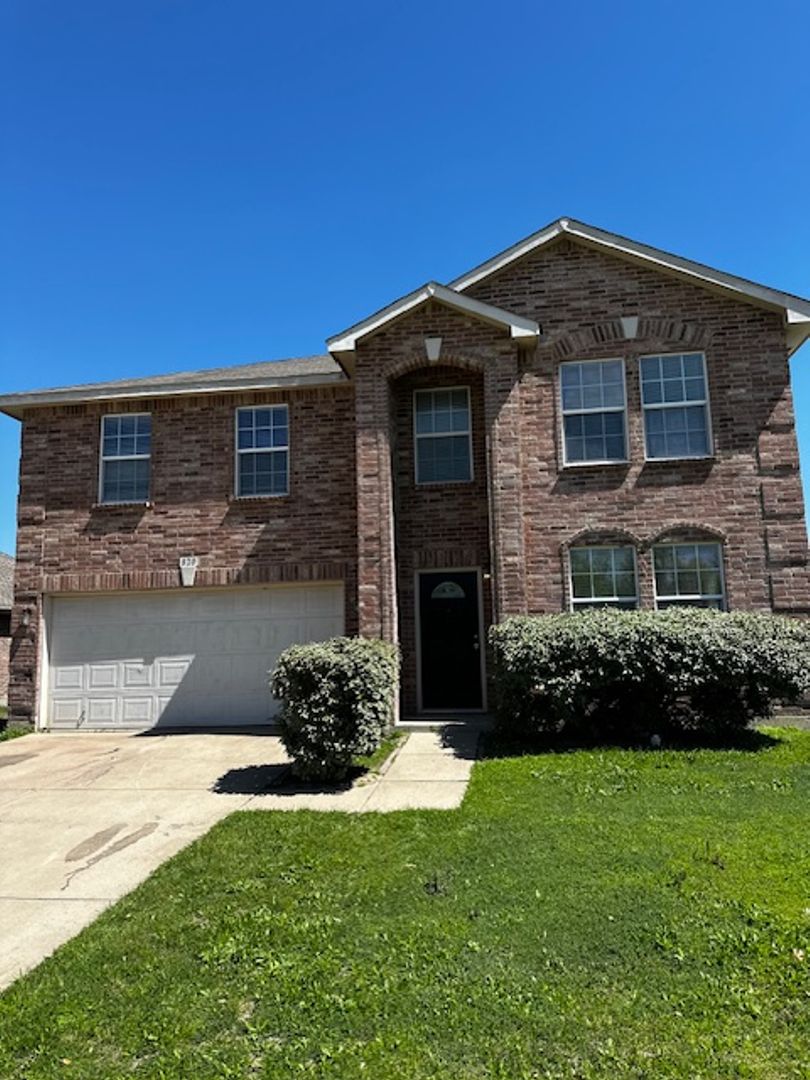 Burleson House: 820 Wrigley Dr.